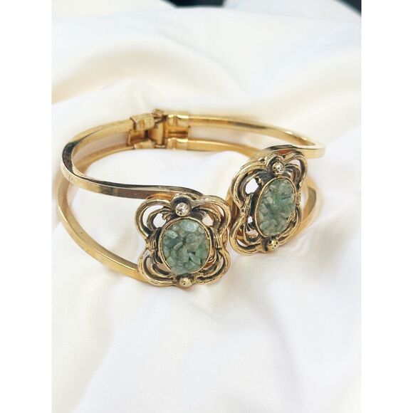Vintage Gold Tone Clamper Bracelet with Green Nephrite Stone Chips - Picture 4 of 5